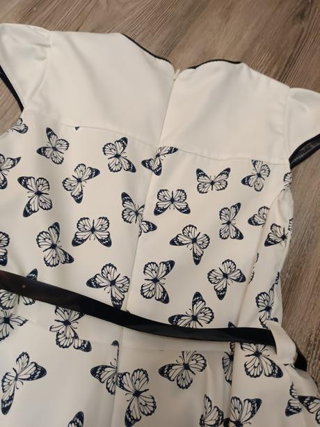 Motýlikové šaty, 140