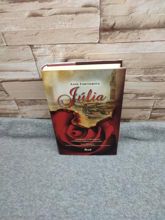 Júlia - anne fortierová, 