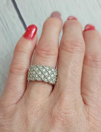 Psteň s kamienkami,