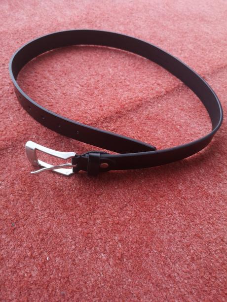 Tresanti pánsky kožený opasok veľkosť 85cm(32-34), 