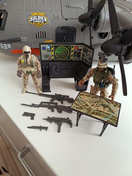 Lietadlo soldier force hercules,