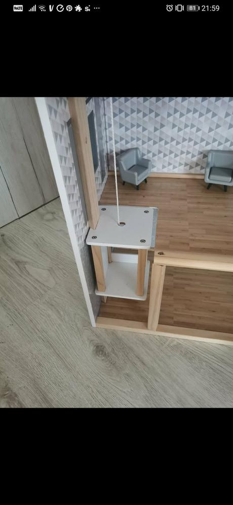 Drevený domček pre bábiky,