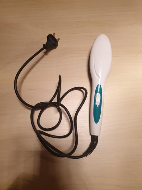 Ionizacna kefa so zehlickou na vlasy,