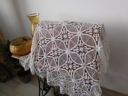 Háčovaná dečka/obrus biela 115 x 115 cm, 