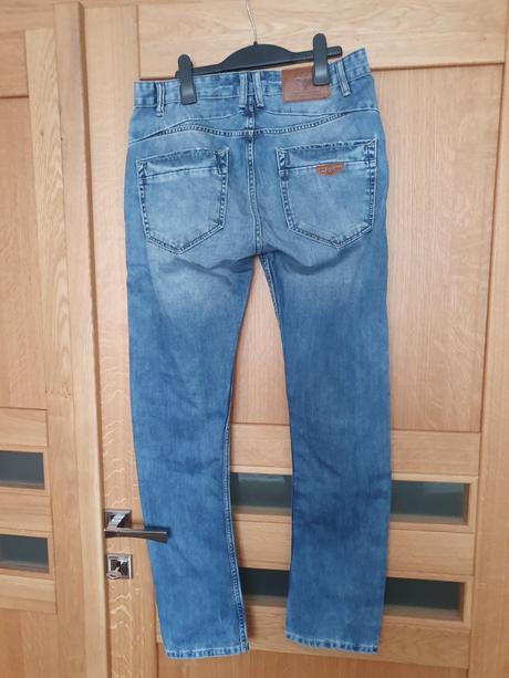 Džínsy volnejší športový strih, 32