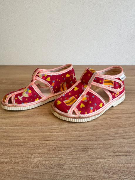 Dievčenské papuče, manik,23