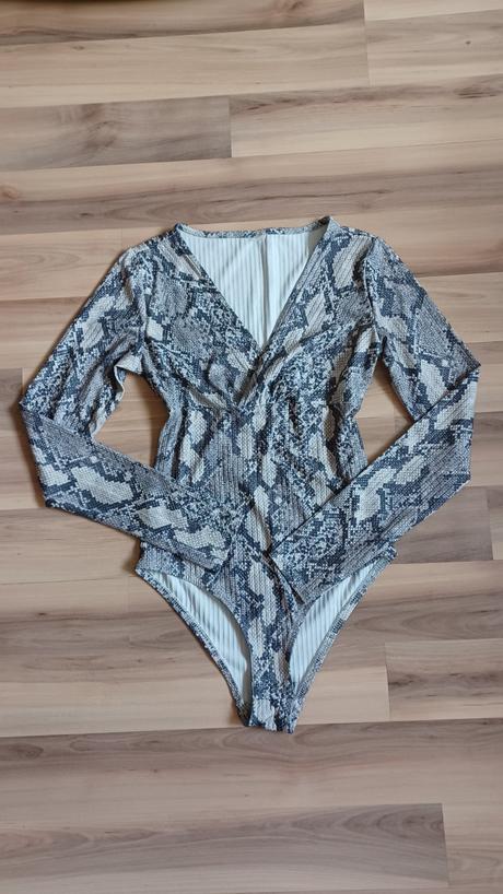 Body s hadím vzorom, xs