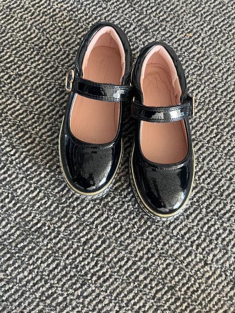 Čierne lakovky k šatám, river island,33
