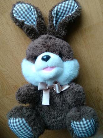 Krásny plyšový zajačik,