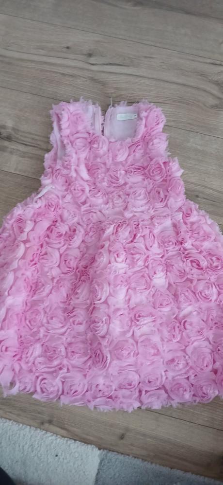 Predám krásne ružové šaty, 110