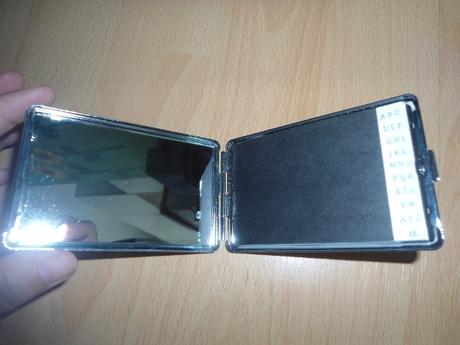 Kozmeticke zrkadlo so zapisnikom, 