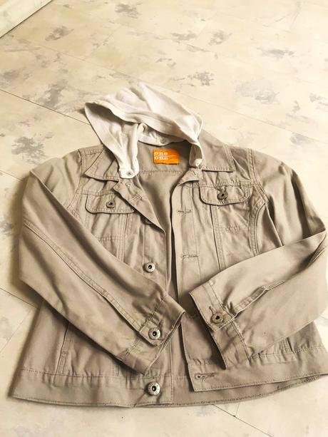 Bunda s kapucňou, 134