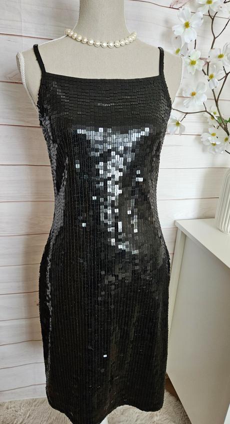 Krásne zaujímavé sexi šaty, 38