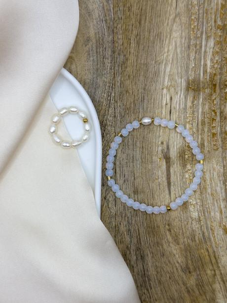Náramok z opalitu a riečnou perlou,