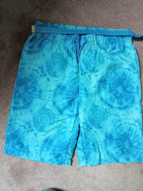 Ľahké vzdusné kraťasy, aj ako plavky, 152