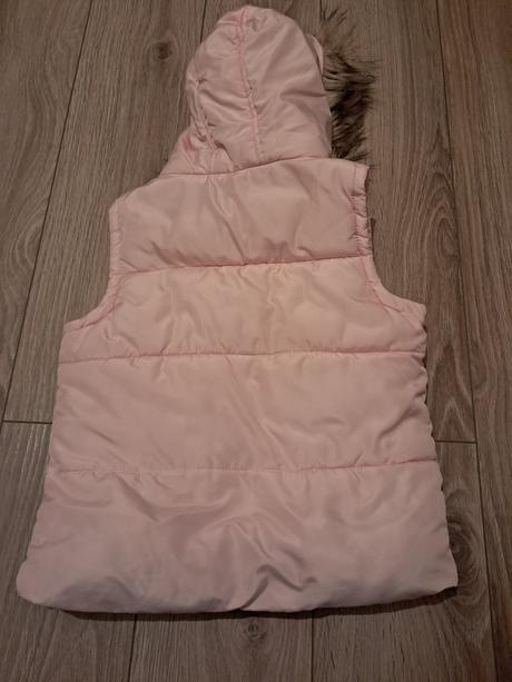 Dievčenská vesta, 122