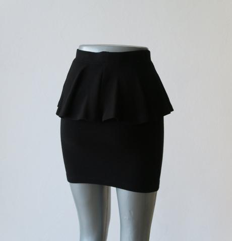 Elegantná čierna peplum sukňa puzdrový stri, bershka,s