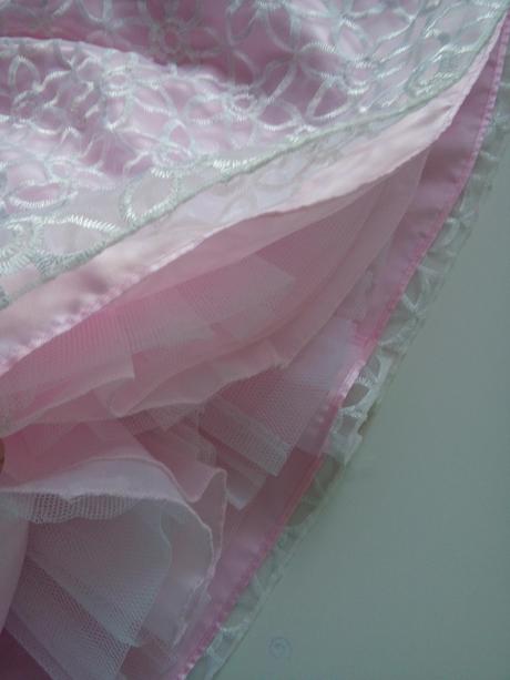 Slávnostné šaty., 92