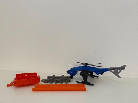 Hot wheels helikoptéra prepravník,