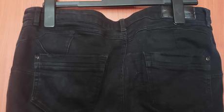 Čierne rifle specialne roztrhane vpredu, esmara,42