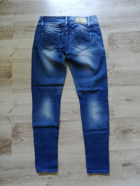 Džínsy, 30