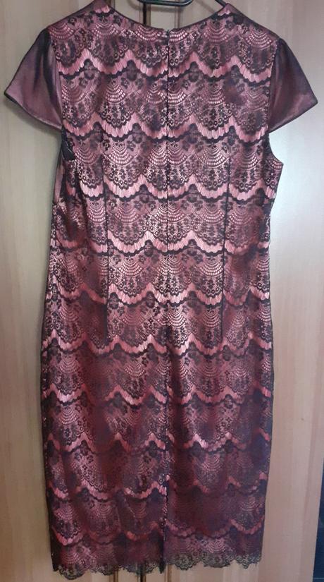 Sviatočné šaty s krajkou, 44