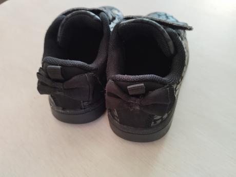 Dievčenské tenisky, 25