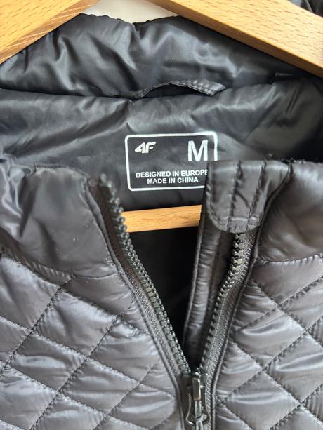 Mikrolahka puff kvalitna presivana bunda zn. 4f, m