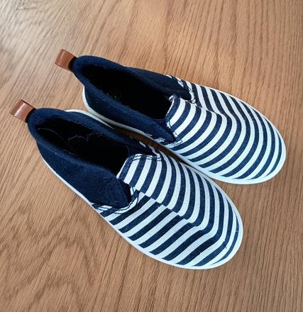 Nazúvacie tenisky, 24