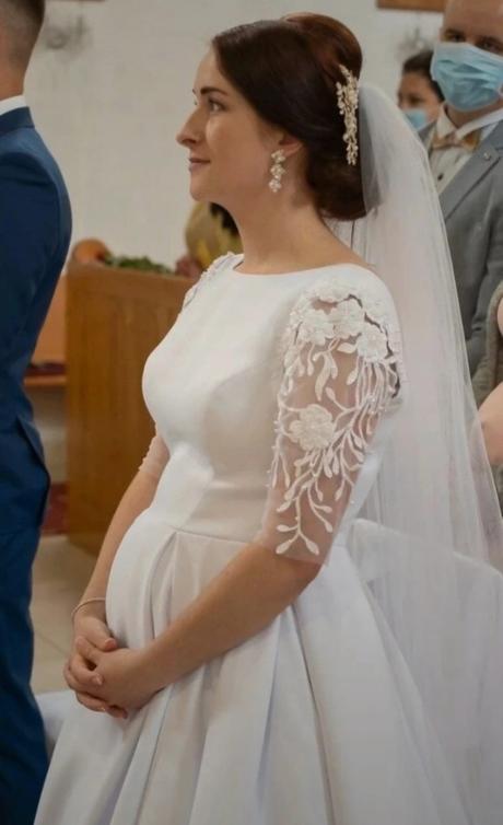 Svadobné šaty s čipkovanými rukávmi, m