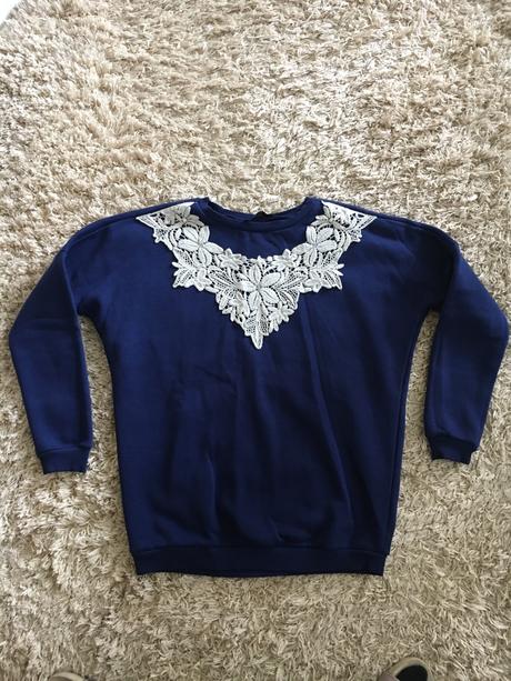 Oteplena mikina s cipkou, xs