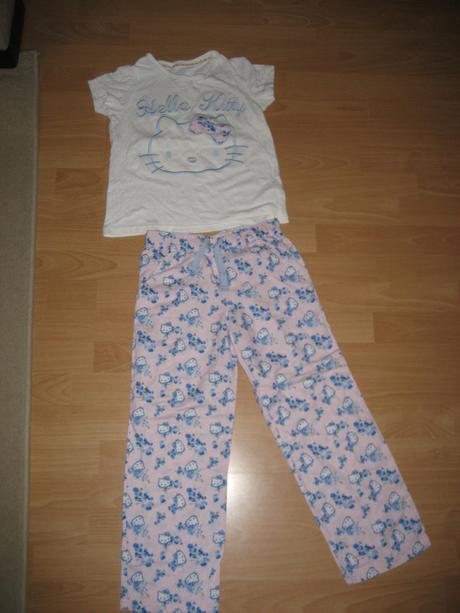 Pyžamko kitty, marks & spencer,128