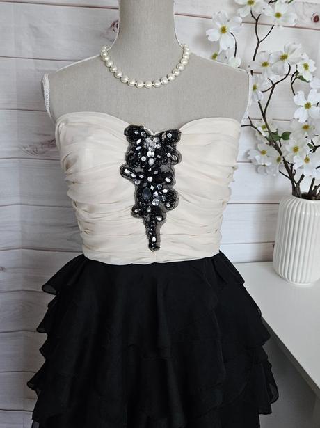 Pekné volánkové šaty, m