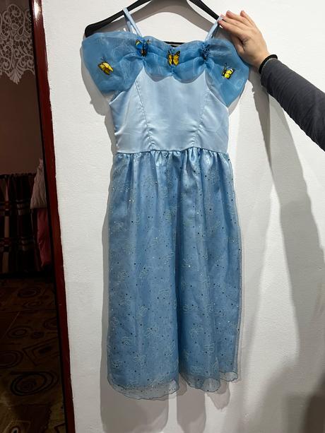 Karnevalové šaty, 152