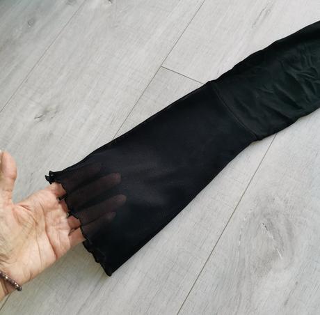 Čierne tričko so zvonovymi rukavmi, xs