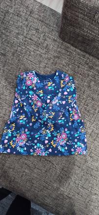 Tmavomodré šaty, 86