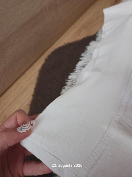 White hoodie-mikina, l