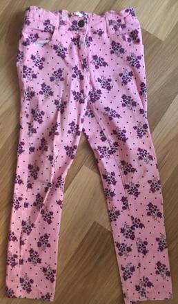 Kvetované menčestráky, 122