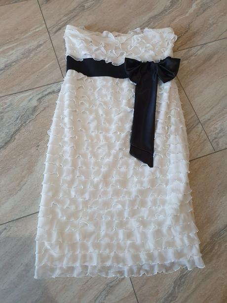 Biele saty s volanikmi a ciernou maslou, tally weijl,s