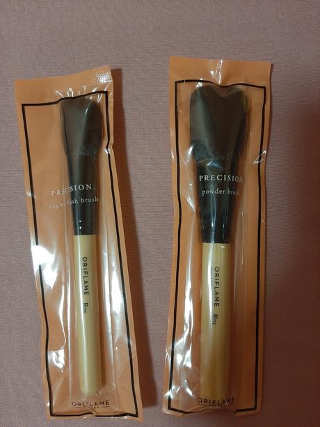 Štetec na farbu na líčka a púder,