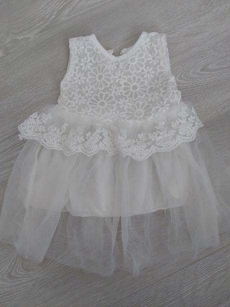 Biele sviatocne saty, 56