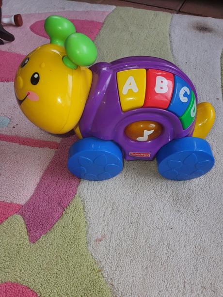 Fisher price húsenica funkcna,