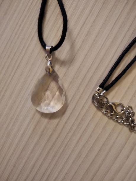 Slzička na šnúrke náhrdelník,