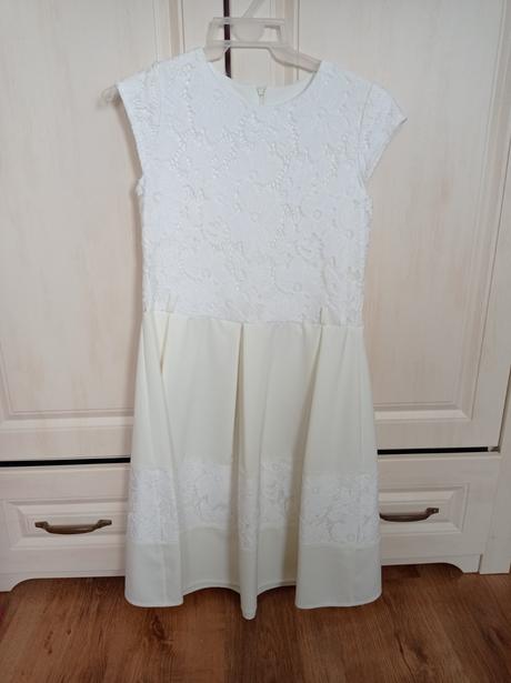 Nadherné krémové šaty, 158