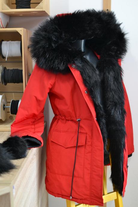 Červená zimná bunda s čiernou kožušinou l, l