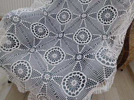 Veľký biely obrus ručne uháčkvaný biely, 