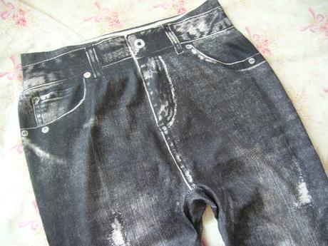 Leginy s "potrhanym" efektom, s