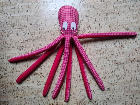 Plyšová červená chobotnica, 