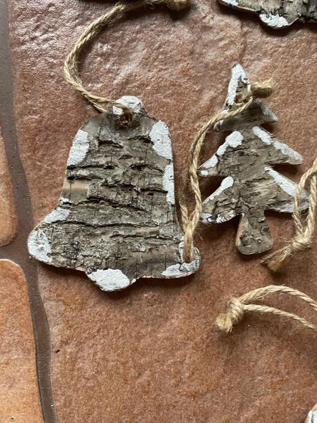 Drevene hnede ozdoby 9ks,