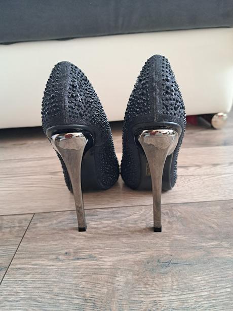 Čierne lodičky na vysokom podpätku s kamienkami, 36
